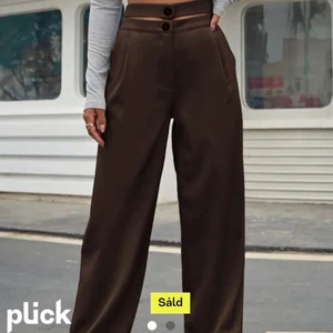 Bruna kostymbyxor  - Bruna coola kostymbyxor inköpta här på Plick, men säljer vidare pga att de var för korta för mig som är 173 cm. 80kr inkl frakt 