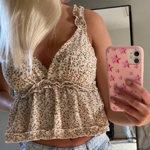 Linne❤️‍🔥 - Säljer detta supersöta linnet som tyvärr inte kommer till andvändning! Nästan helt oandvändt💞 *lånad bild*