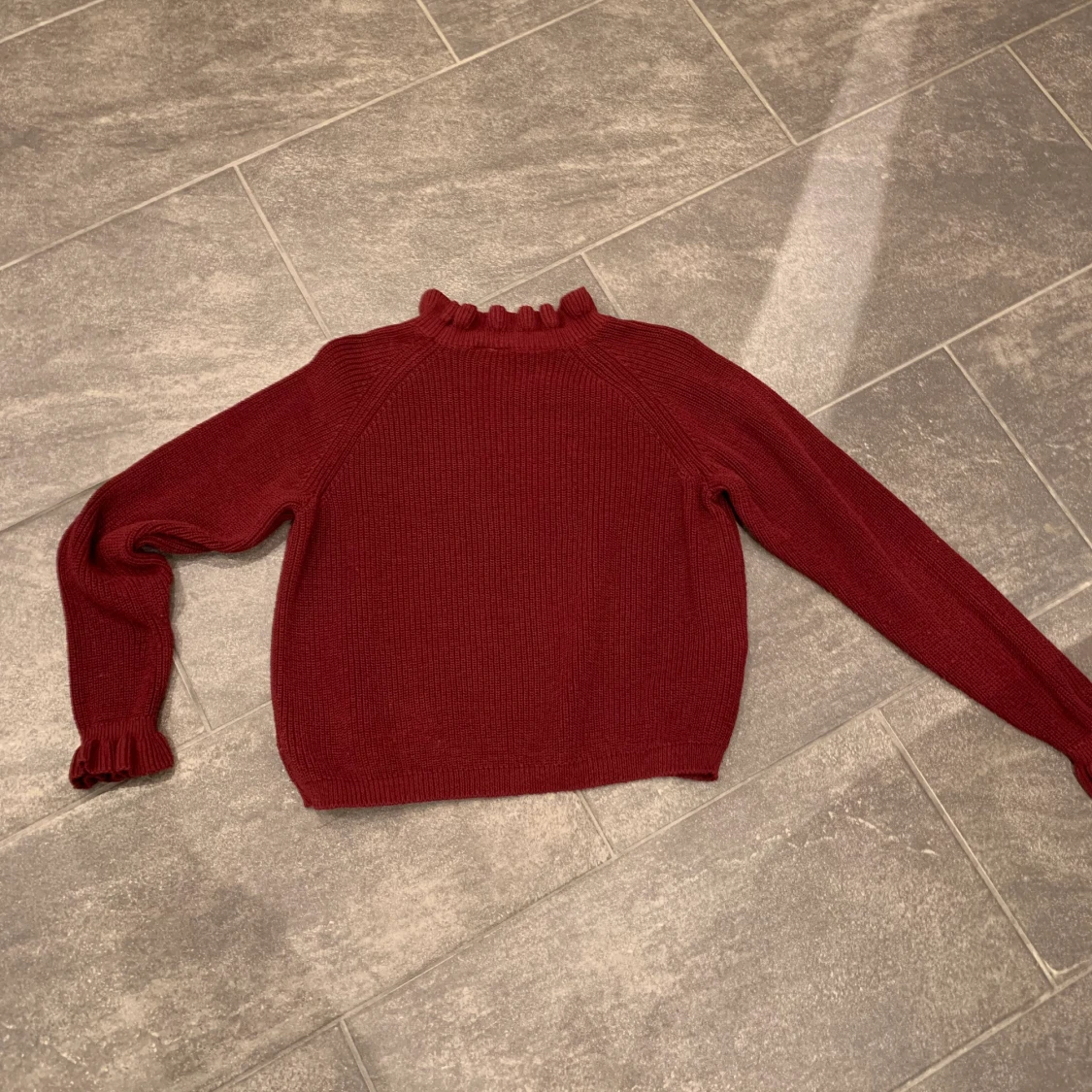 Vinröd tröja  - 90