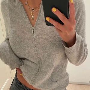 Kashmir tröja  - säljer denna kasmir tröja nästan oanvänd. skriv vid frågor💕💕 