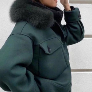 Meotine jacka - Säljer min fina gröna meotine jacka, i nyskick med nypris 2800💕💕💕💕