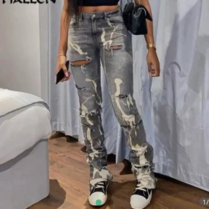 Stacked jeans  - Snygga unika stacked jeans med hål och slitningar på baksidan. Storlek S och passar mig som är 174 cm. Köparen står för frakten😄