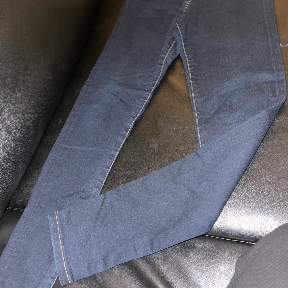Mörk Blå Skinny tight jeans . Jeans & Byxor.
