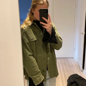 Vår/höst jacka. - Vår/höst jacka från Zara. Använd ett fåtal gånger, men är som ny. Ord pris 545kr