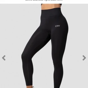 Träningstights - Ett par tränings tights från icaniwill som jag köpte för ca 2 månader sen men jag har endast använt dem 1 gång då dem är för korta i benen för mig som är ca 167cm, så dem är som nya. Nypris:599kr mitt pris inklusive frakt:380kr