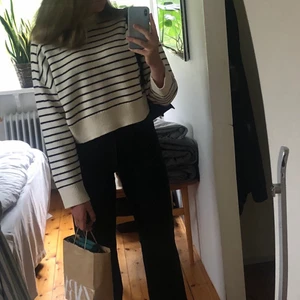 Randig tröja - Fin randig tröja från zara. Bra skick och sällan använd. Skriv vid intresse💕