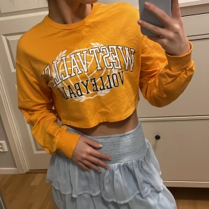 Tröja i storlek XS - Magtröja i storlek XS, har ägt tröjan i två år men har enbart kommit till användning en gång