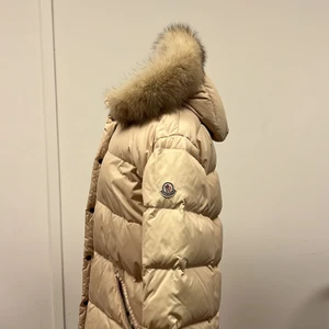 Moncler Kappa/ Jacka - Moncler Jacka/ Kappa med päls, Beige