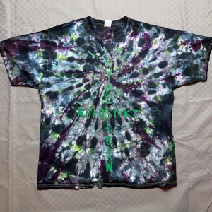Limiterad 50 av 50 hypestein tshirt XXL - 1 of 1 Limiterad 50 av 50 hypestein tshirt XXL med reflex tryck! Designad och såld av mig på Hypestein x Autosnkrs event ps.ingen annan av dom 49 tshirtarna har denna tiedye på sig.ds