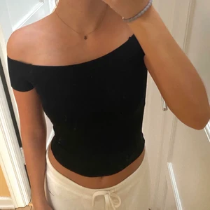 Topp zara - Topp från zara i storlek S. Jättecool passform, säljer för 100kr❤️❤️