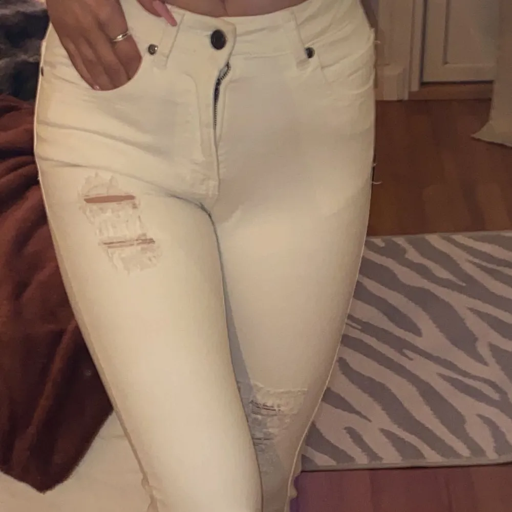 Helt nya vita jeans, aldrig använt, st 36. Jeans & Byxor.
