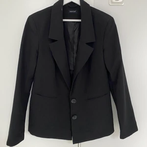 Svart kavaj - Jättfin svart kavaj köpt secondhand 