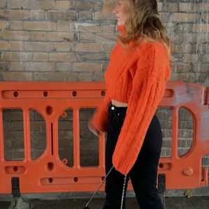 Zara stickad tröja - Zara orange kroppad stickad tröja. Köpt för 599kr på Zara i London