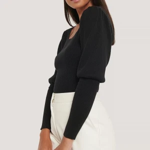 Tröja från Misslisibell x NAKD - Knappt använd. Jättefina puffärmar 😍