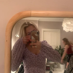 Gullig topp - En super söt somrig topp som är nästan oanvänd från newyorker köpt för ett par månader sen. Men har typ inte riktigt använt den nåt. 