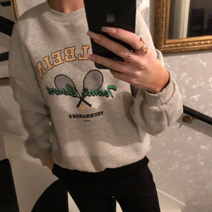 Sweatshirt  - Skön sweatshirt från Gina tricot! I Fint skick, säljer då jag inte använder den. 