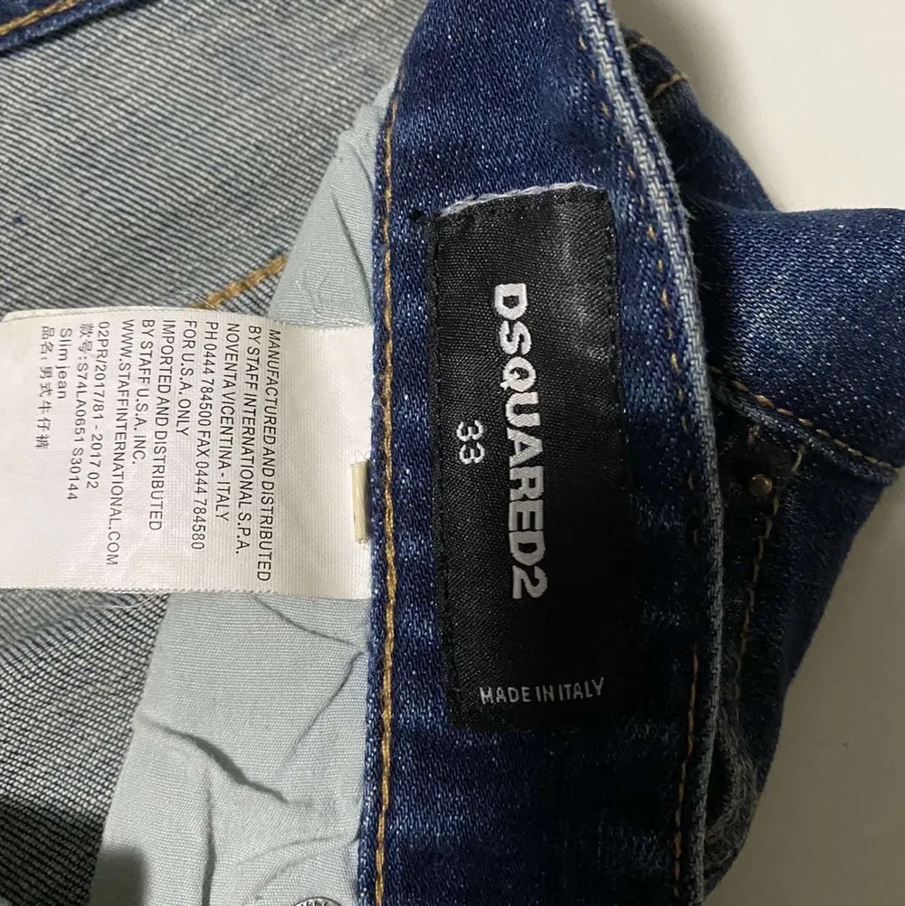 Säljer äkta DSQ2 byxor i mycket bra skick. Jeans & Byxor.