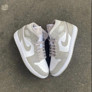 Jordan 1 Low ”Wolf Grey” 2 par - (1 par storlek: 38) (2 par storlek: 45) både två är inte använda 