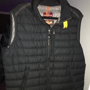Parajumpers - Stl L på västen och kvitto finns!