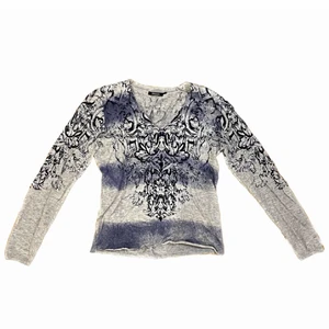 Tröja  - Är jätte mjuk och skit snygg, jag dock ingen användning för den så säljer den hellre. Har använt 1 gång. 