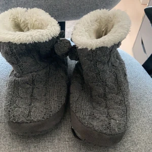 Morgonskor  - Ett par fina mysiga morgonskor dem är gratis om man hämtar den i Eslöv