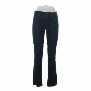 Acne action - Såå snygga jeans ifrån acne action som tyvärr var för små för mig😭 strl 30/32 men skulle gissa att de passar någon som har 26/32 eller 27. Jättebra skick, frakt tillkommer!!