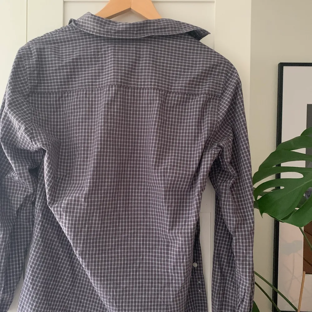 Jättefin skjorta från Boomerang som är köpt secondhand!💙 Säljer då jag redan har en liknande skjorta. Jättefint skick💙 köparen står för frakt. Skjortor.