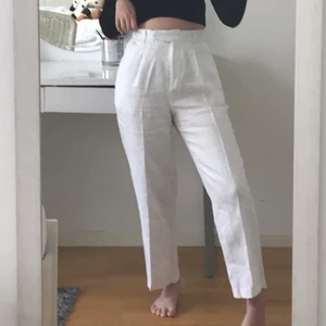 Linnebyxor - Säljer dessa linnebyxor från NAKD i strl 32.  Använda ett fåtal gånger, så de är i väldigt fint skick! Supersnygga byxor, men kommer tyvärr inte till användning längre. Nypris 499. Frakt tillkommer. Skriv privat om ni är intresserade eller har några frågor💕💕