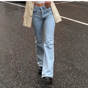 Acne jeans - Säljer mina ursnygga acne jeans som inte kommer till användning då jag tycker de börjar bli lite små för mig:(älskar dem verkligen. Buda! Eller köp direkt för 850