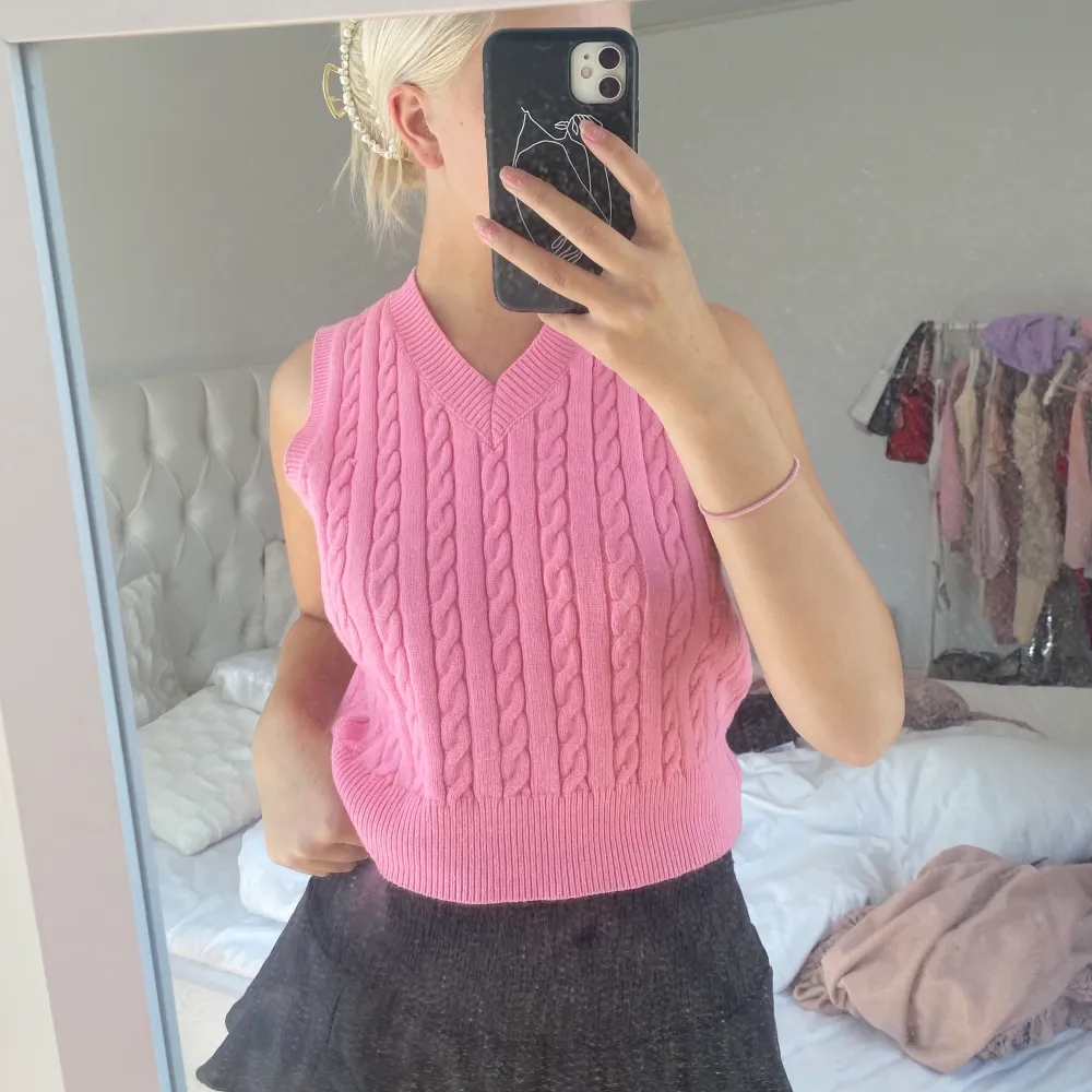 Jättefin rosa stickad topp! Strl 36🥰 säljs pga att den tyvärr inte kommer till användning.. Toppar.