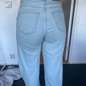 fina jeans i bra skick , använt få tal gånger 
