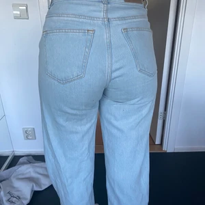 ljusa vida jeans - fina jeans i bra skick , använt få tal gånger 