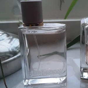 Parfym - Burberry her 30ml. 