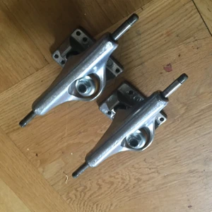 truckar - nästan nya truckar använda några gånger men vill bli av med de:)