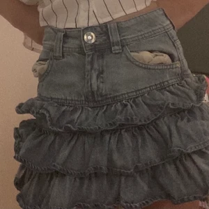 Jeans kjol från lindex☁️💕 - Jag säljer en jeans kjol från Lindex!☁️⚡️ ❤️ och storlek 140
