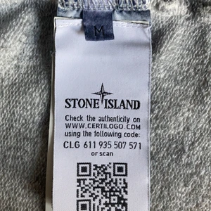 Stone Island tröja strl M - Sparsamt använd och mycket fint skick. Ca 2,5 år gammal.