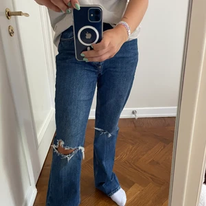 Jeans från zara  - Säljer dessa ursnygga byxor ifrån zara i storlek 38 använda ett fåtal gånger 