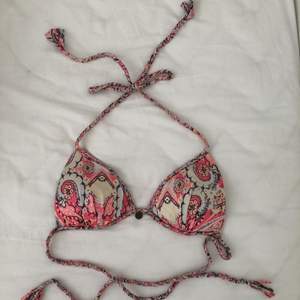 Superfin bikinitopp i härligt mönster från Odd Molly!! Köpt för 500kr 💕