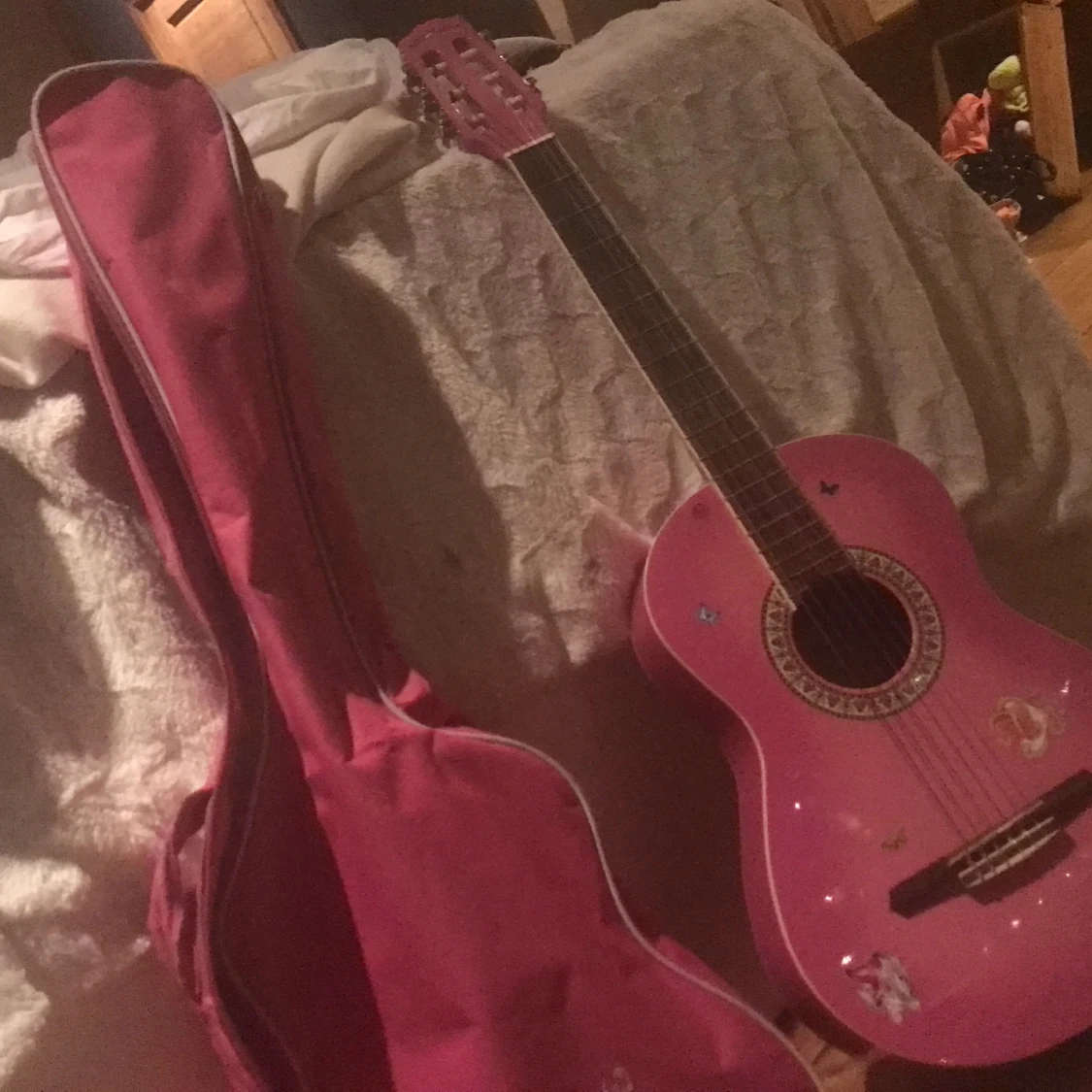 Gypsy rosé gittar med glitter ovanlig