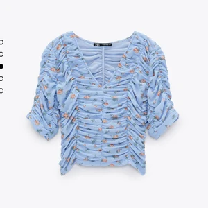 Oanvänd Topp - Söt topp som också är helt oanvänd. Köpt för 299. Buda från 70.