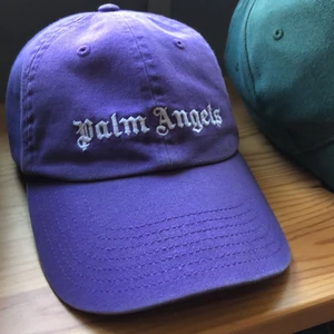 Palm angels keps - Har tags osv. Condition 9/10. Kontakta mig vid mer frågor