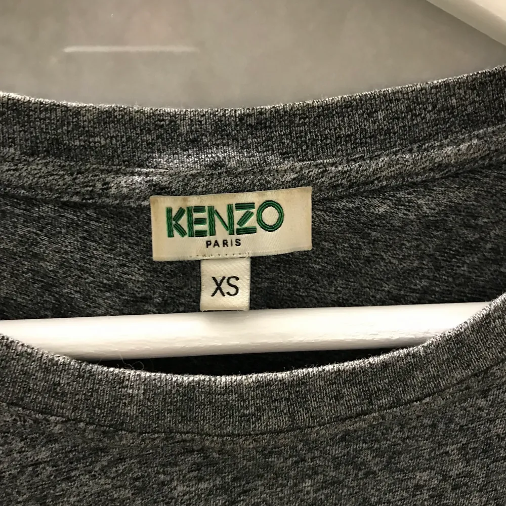 Kenzo tröja helt oanvänd . T-shirts.