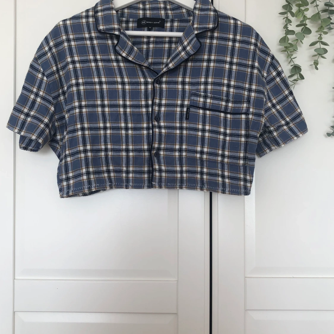 Kort kroppad skjorta. - 90