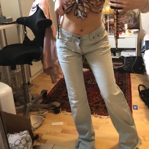 Nudie jeans - Så snygga!!! Har några små fläckar men som knappt syns💝💝💝