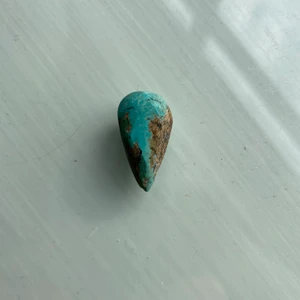 Sten - Snygg sten i nyskick direkt från Desert Design som aldrig är använd! Har en massa andra annonser där jag säljer ännu mer stenar så om ni är intresserade kan ni gärna gå in och kolla! Kan fixa så att det finns borrade hål om man hellre vill ha den som en pärla till ett smycke, men säg bara till isåfall var ni vill ha hålet:) köparen står för frakt 