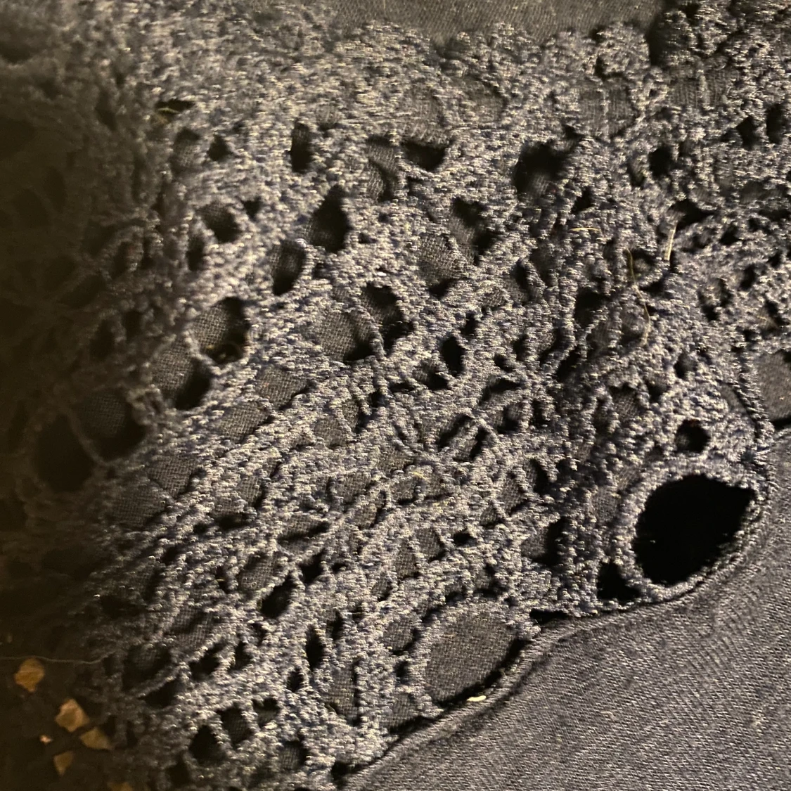 Somrigt linne med fina spetsdetaljer - 91