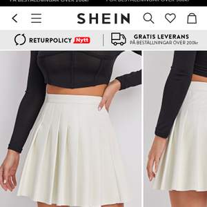 Super snygg tennis kjol från shein. aldrig använd bara provat den då den inte va min stil! Påse och allt finns kvar ❤️ frakt ingår inte, hör av dig vid intresse