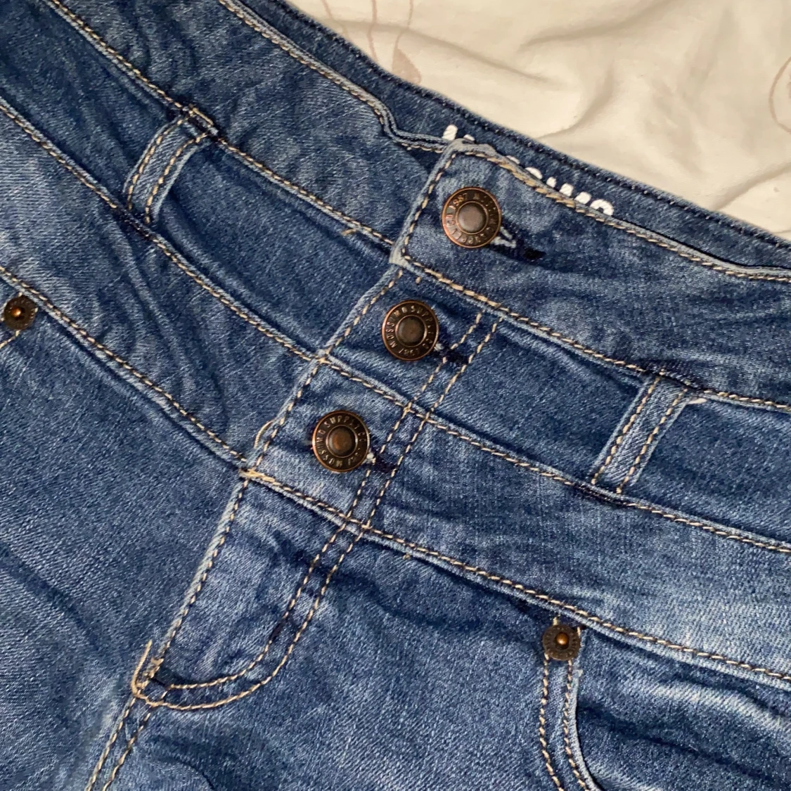 Högmidjade jeans shorts  - 91