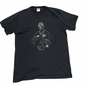 Supreme tee - Supreme prodigy tee  PRE-OWNED M 399kr NOW AVAILABLE ONLINE - Restocked.se