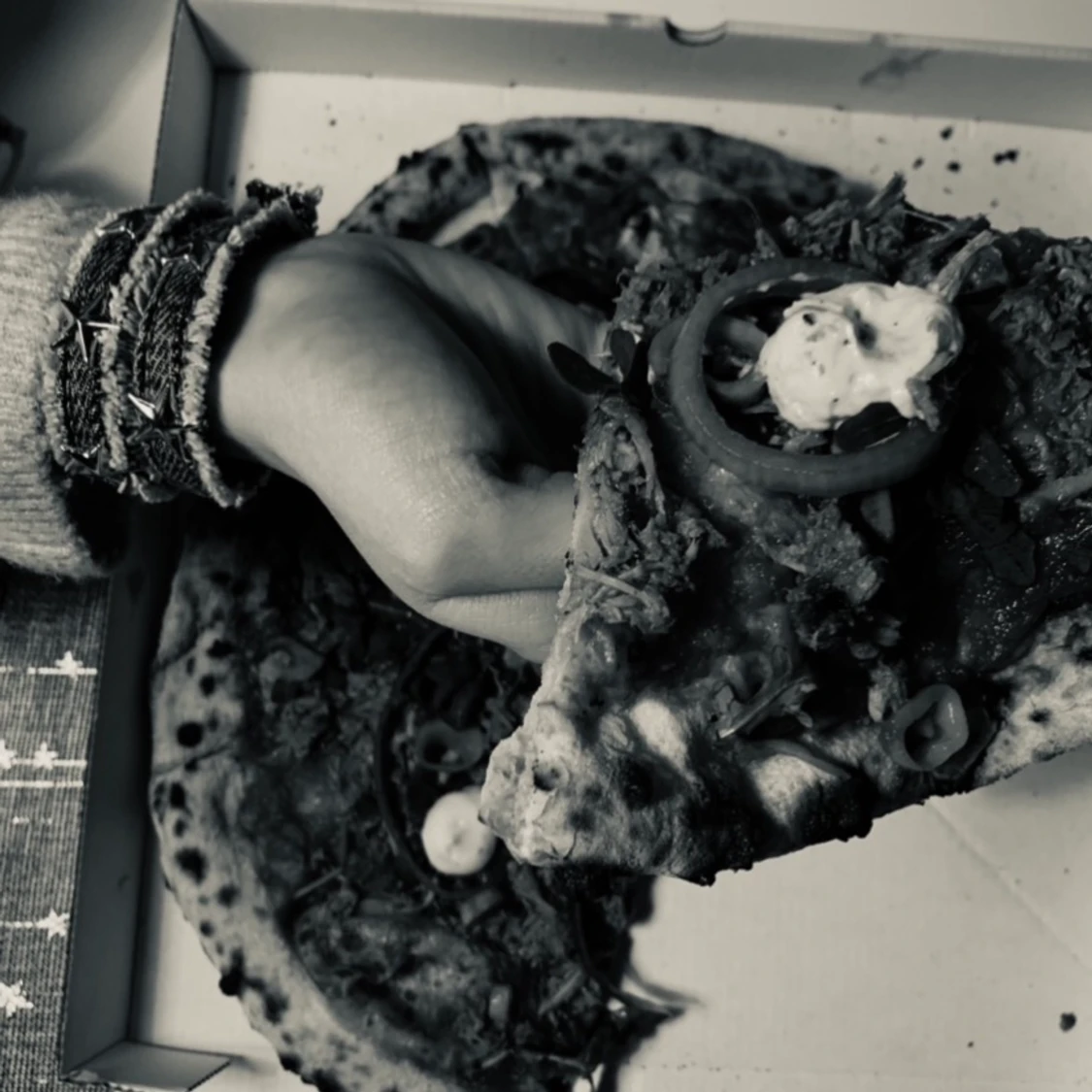 Svart armband i jeanstyg med stjärnor